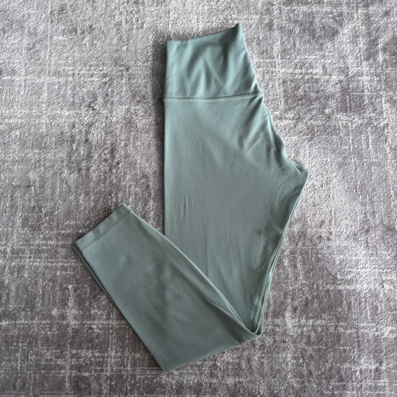 LAST CHANCE Lululemon Align Leggings 25” Size 8 Willow Green - Picture 5 of 7